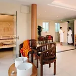Flair-hotel Neeth Гостевой дом